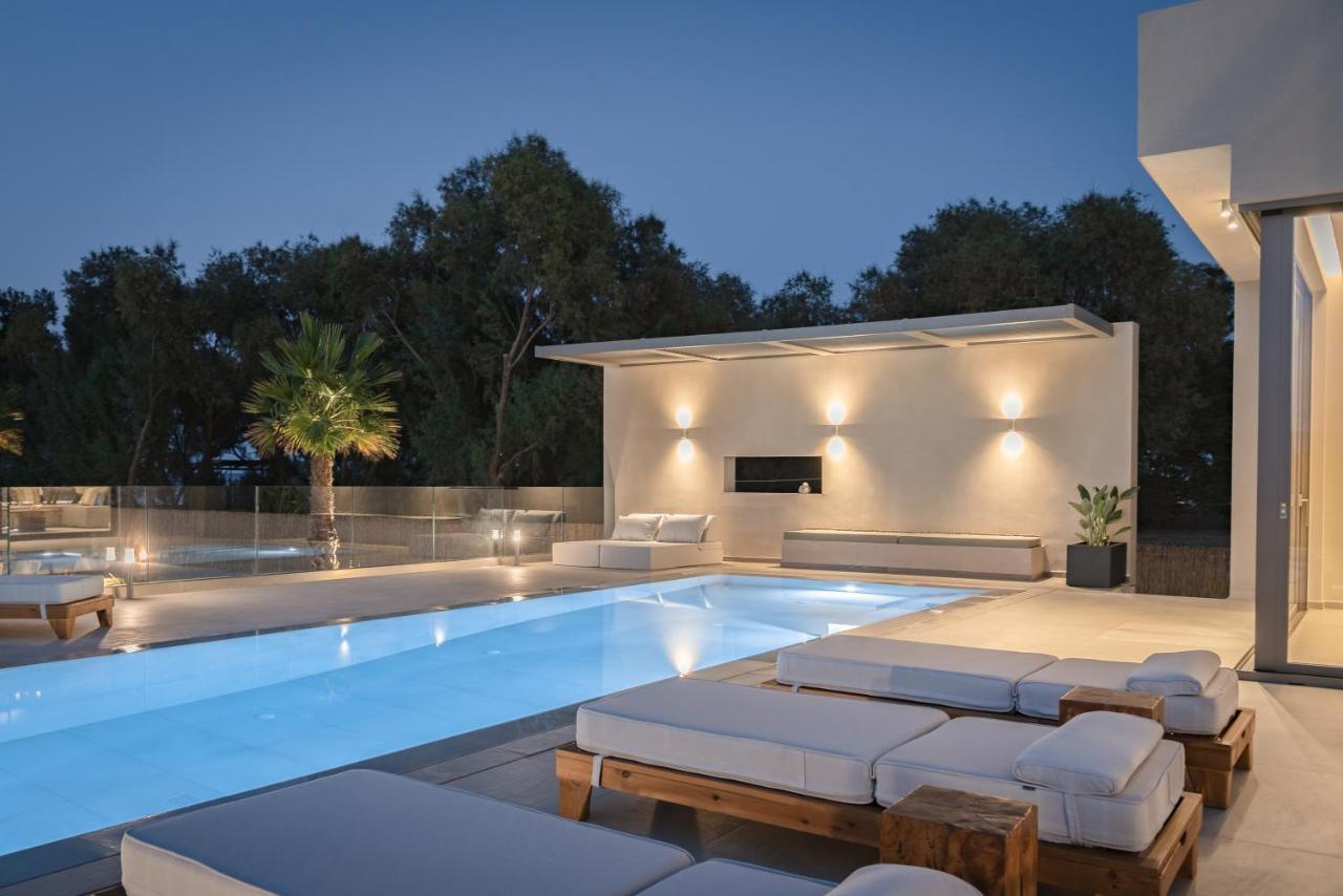 Artemis Seafront Villa, An Evanescence Sea Retreat, By Thinkvilla Tavronitis  Exterior photo